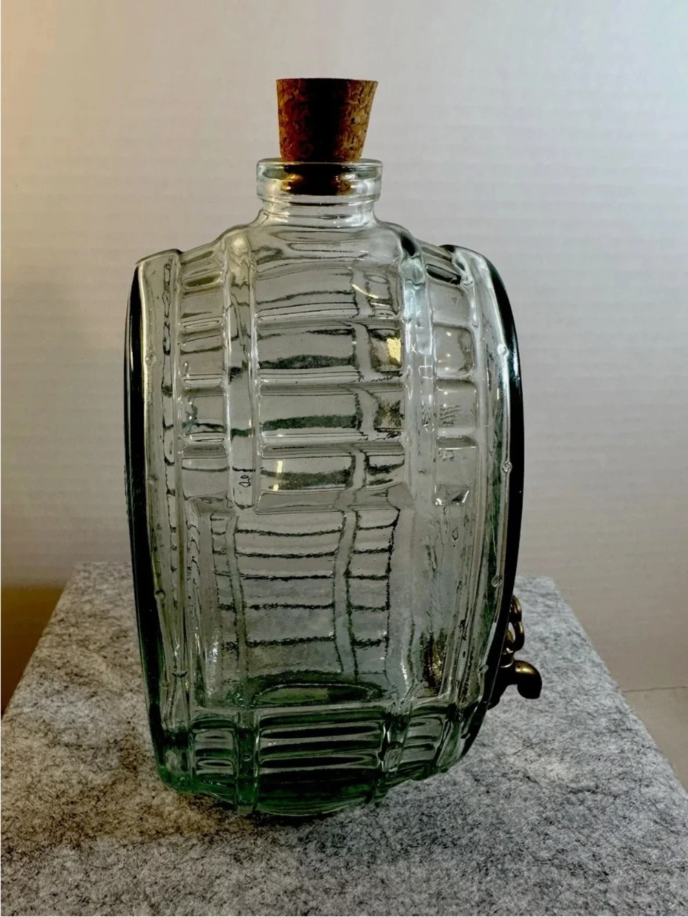 Vtg  Green Italian Glass Wine Dispenser Cork Top brass Spigot  Vine Design